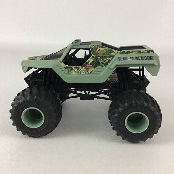 Hot Wheels Monster Jam Truck Soldier Fortune Military 1:24 Vehicle 2015 Mattel - Picture 2 of 6
